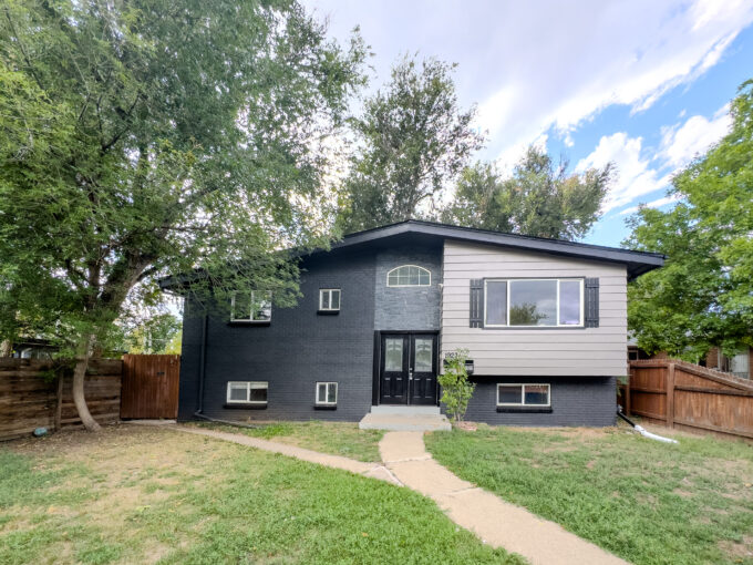 1923/1925 Akron St, Aurora