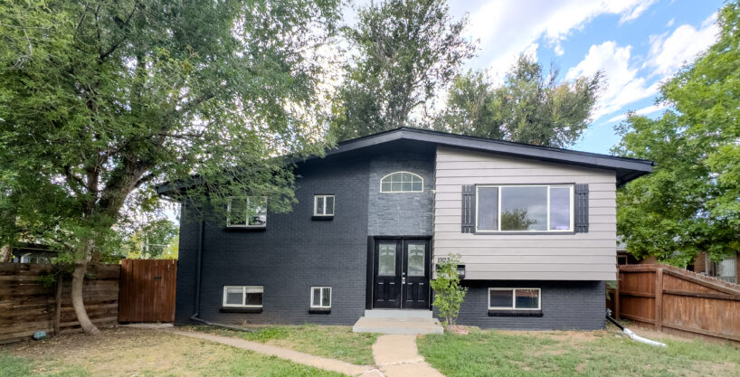 1923/1925 Akron St, Aurora