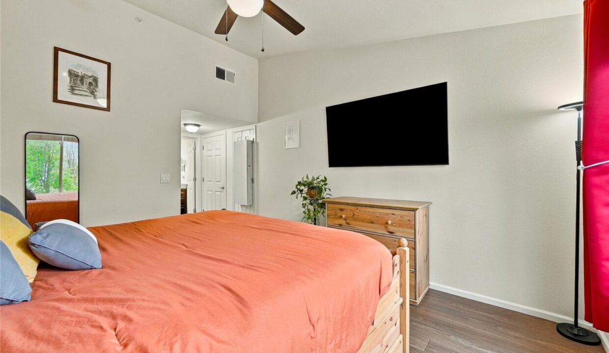 Bedroom Primary 02