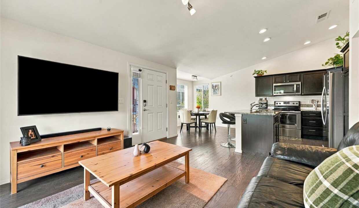 Living Room 01