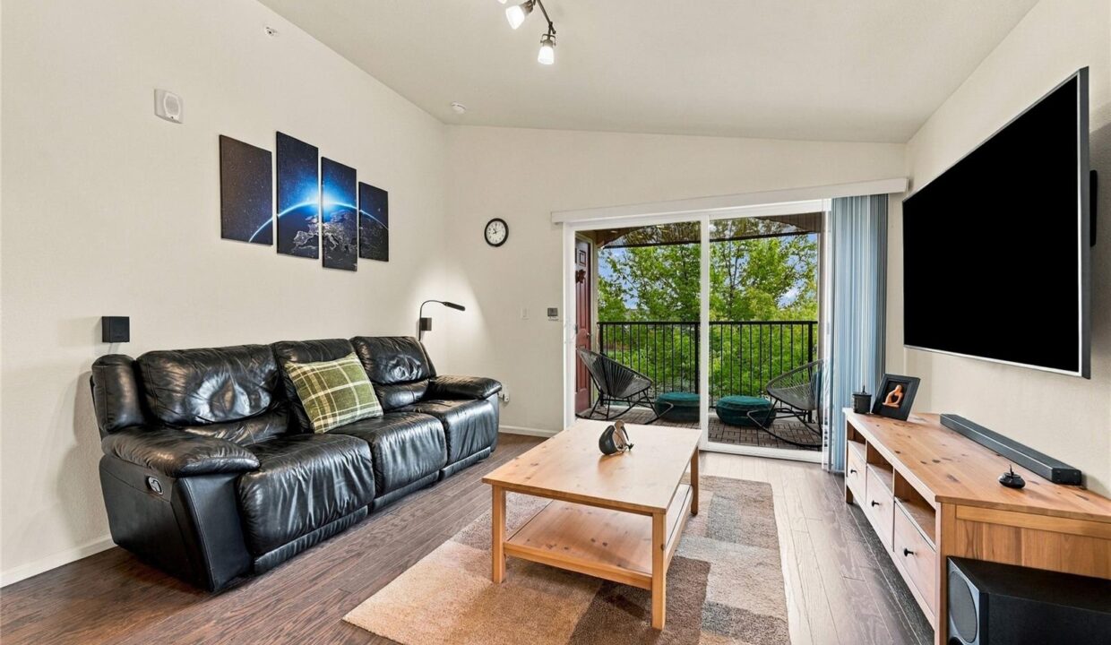 Living Room 02